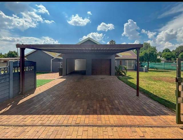 3 BEDROOM HOUSE FOR SALE IN GLEN MARAIS